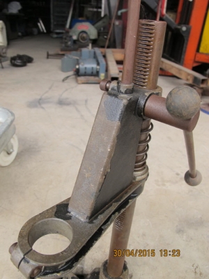 ขายแท่นจับสว่านของเยอรมันสูง50เซนติเมตร ขายแท่นจับสว่านของเยอรมันสูง50เซนติเมตร