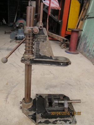 ขายแท่นจับสว่านของเยอรมันสูง50เซนติเมตร ขายแท่นจับสว่านของเยอรมันสูง50เซนติเมตร