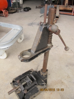 ขายแท่นจับสว่านของเยอรมันสูง50เซนติเมตร ขายแท่นจับสว่านของเยอรมันสูง50เซนติเมตร