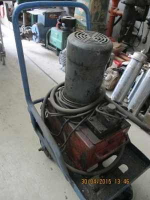 ขายมอเตอร์ปั๊มไฮดรอลิค2แรงไฟบ้าน220โวลท์พร้อมวาวล์ปรับแรงดัน