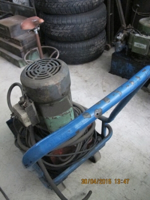 ขายมอเตอร์ปั๊มไฮดรอลิค2แรงไฟบ้าน220โวลท์พร้อมวาวล์ปรับแรงดัน