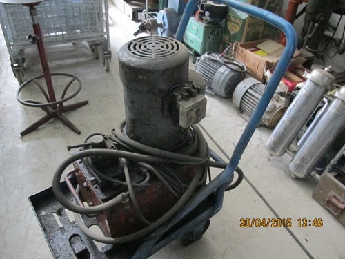 ขายมอเตอร์ปั๊มไฮดรอลิค2แรงไฟบ้าน220โวลท์พร้อมวาวล์ปรับแรงดัน
