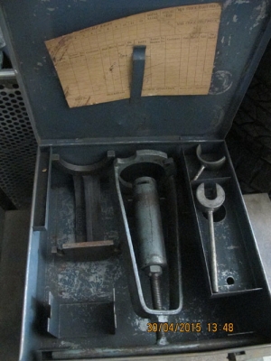 ขายชุดเครื่องมือถอดเฟืองท้าย เกียร์รถยนต์ของฝรั่งเศษรวม4กล่อง