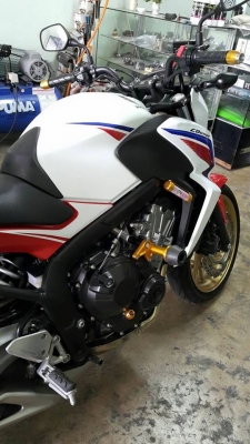 CB 650 F ปี 14 สีไตร วิ่ง 8,xxx ของแต่พอมีครับ สดมากเครื่องสมบูรณ์สุด