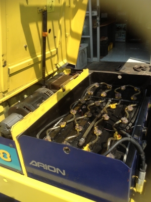 +++ ขายรถโฟล์คลิฟท์ไฟฟ้านั่งขับ  KOMATSU  FB18  ขนาด  1.8  ตัน  เสา  3  เมตร  เกียร์ออโตเมติค  ยางตัน  (รถนอก)