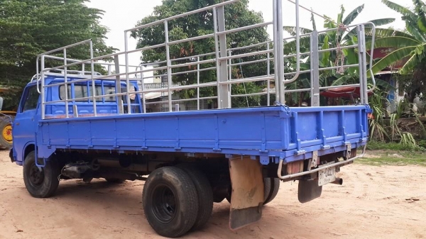 ขาย6ล้อ isuzu 100แรงฝาดำ4bc2 แชชซีสวยเครื่องดี ทะเบียนพร้อมโอน พร้อมคอกเสริมข้าง พื้นเหล็ก สภาพพร้อมใช้งาน