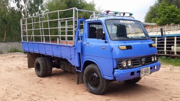 ขาย6ล้อ isuzu 100แรงฝาดำ4bc2 แชชซีสวยเครื่องดี ทะเบียนพร้อมโอน พร้อมคอกเสริมข้าง พื้นเหล็ก สภาพพร้อมใช้งาน