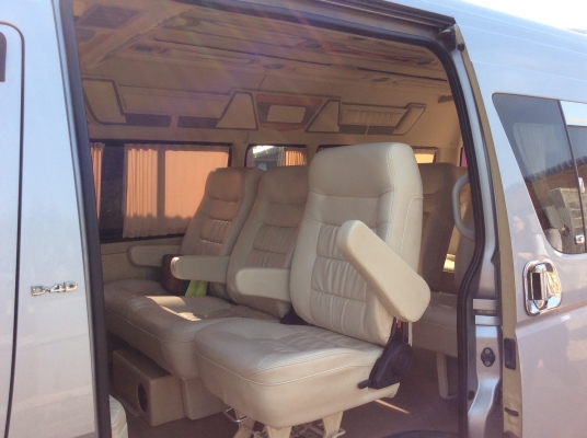 ขายรถตู้ Toyota ปี2006 แต่งVIP