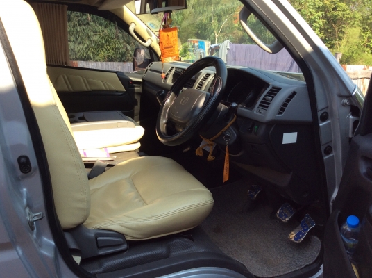 ขายรถตู้ Toyota ปี2006 แต่งVIP