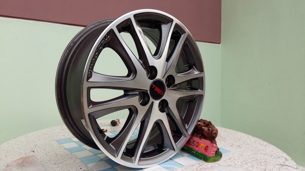 ขายล้อแม็ก vios trd 15" สนใจติดต่อเล็กคลองสามครับ 081-3747940 ขายล้อแม็ก vios trd 15" สนใจติดต่อเล็กคลองสามครับ 081-3747940