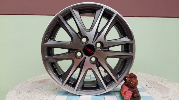 ขายล้อแม็ก vios trd 15" สนใจติดต่อเล็กคลองสามครับ 081-3747940