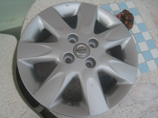ขายล้อแม็ก Nissan march 15" สนใจติดต่อเล็กคลองสามครับ 081-3747940