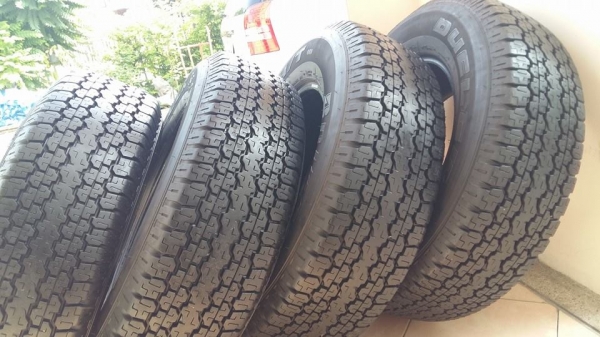 ขายยาง bridgestone dueler h/t 689 245/70r16 ปี13 สนใจติดต่อเล็กคลองสามครับ 081-3747940