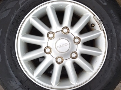 ขายล้อISUZU ขอบ15 12ก้านพร้อมยาง215/70/15  4 ล้อ