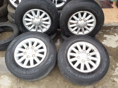 ขายล้อISUZU ขอบ15 12ก้านพร้อมยาง215/70/15  4 ล้อ