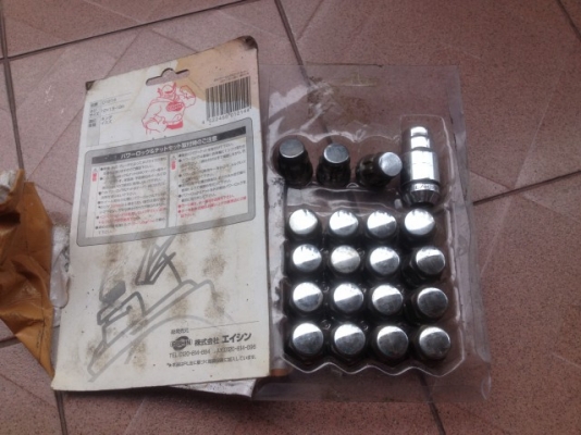 น็อตล้อญี่ปุ่นเกลียว1จุด5ครบชุดพร้อมน็อตกันขโมยบ๊อกครบของเก่าญี่ปุ่นเเท้