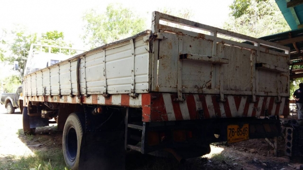 ขายรถ 6 ล้อ กระบะคาร์โก้ ยาว 6 เมตร ISUZU 165 แรง ราคาย้อมๆ 380000 สนใจโทร