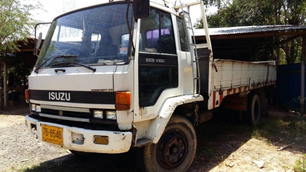 ขายรถ 6 ล้อ กระบะคาร์โก้ ยาว 6 เมตร ISUZU 165 แรง ราคาย้อมๆ 380000 สนใจโทร