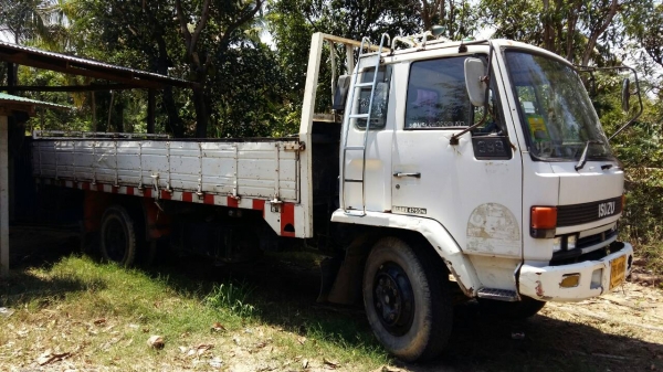 ขายรถ 6 ล้อ กระบะคาร์โก้ ยาว 6 เมตร ISUZU 165 แรง ราคาย้อมๆ 380000 สนใจโทร