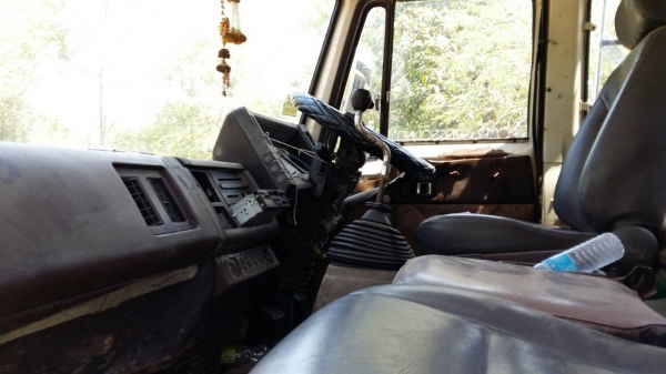 ขายรถ 6 ล้อ กระบะคาร์โก้ ยาว 6 เมตร ISUZU 165 แรง ราคาย้อมๆ 380000 สนใจโทร