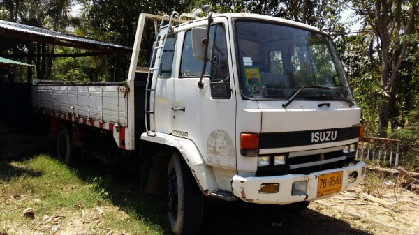 ขายรถ 6 ล้อ กระบะคาร์โก้ ยาว 6 เมตร ISUZU 165 แรง ราคาย้อมๆ 380000 สนใจโทร