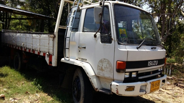 ขายรถ 6 ล้อ กระบะคาร์โก้ ยาว 6 เมตร ISUZU 165 แรง ราคาย้อมๆ 380000 สนใจโทร
