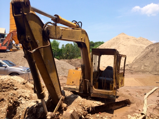 ขายด่วน  รถแบคโฮ  ตัวเล็ก  KOMATSU  พร้อมใช้งาน