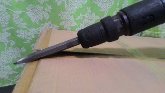 เครื่องสกัดคอนกรีตไฟฟ้า ดีวอลล์ รุ่น 25580 ขนาด 1050 W สภาพพร้อมใช้งาน มีดอกสกัดใหม่ๆ แถมให้ใช้งานครับ