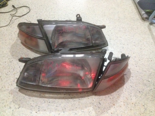 ไฟหน้าพร้อมไฟมุม TOYOTA GRANVIA ของเก่าญี่ปุ่นสภาพตามรูป