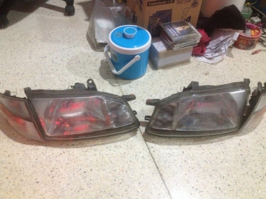 ไฟหน้าพร้อมไฟมุม TOYOTA GRANVIA ของเก่าญี่ปุ่นสภาพตามรูป