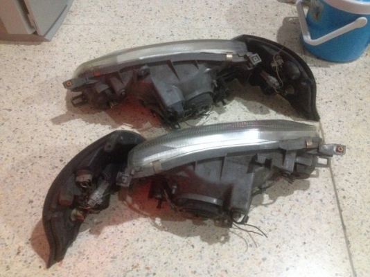 ไฟหน้าพร้อมไฟมุม TOYOTA GRANVIA ของเก่าญี่ปุ่นสภาพตามรูป