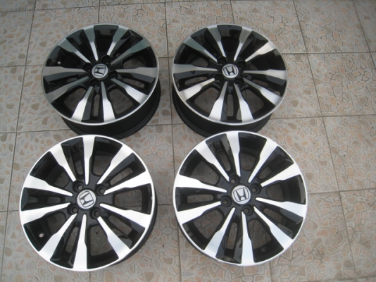ขายล้อแม็ก Honda city 15"x5.5" et45 4รู100 สีดำหน้าเงา สนใจติดต่อเล็กคลองสามครับ 081-3747940