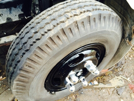 ขาย6ล้อ อีซูซุNPR 115 แรงม้า เครื่อง4BD1 ยาว5 เมตร พวงมาลัยพาวเวอร์ มีแอร์ ยางสวยๆ6เส้น ชัสซีสวยๆ เครื่องดีๆพื้นเก๋งผุ3จุด