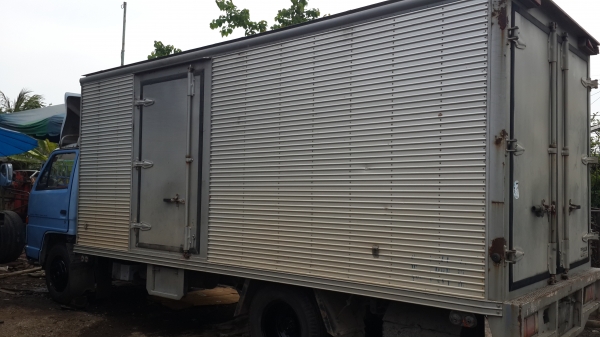 ขาย6ล้อ อีซูซุNPR 115 แรงม้า เครื่อง4BD1 ยาว5 เมตร พวงมาลัยพาวเวอร์ มีแอร์ ยางสวยๆ6เส้น ชัสซีสวยๆ เครื่องดีๆพื้นเก๋งผุ3จุด