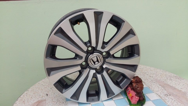 ขายล้อแม็ก honda freed 15" สนใจติดต่อเล็กคลองสามครับ 081-3747940
