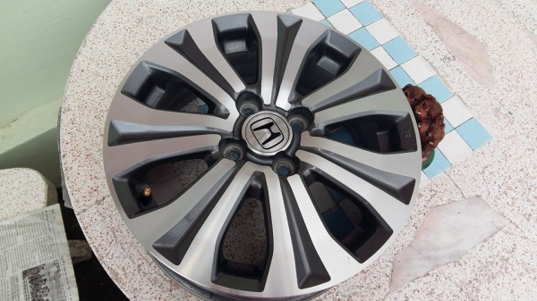 ขายล้อแม็ก honda freed 15" สนใจติดต่อเล็กคลองสามครับ 081-3747940 ขายล้อแม็ก honda freed 15" สนใจติดต่อเล็กคลองสามครับ 081-3747940