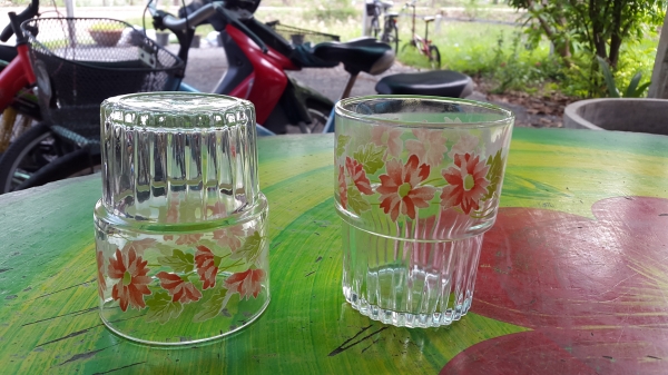 แก้วเก่า เหมาะสะสม มีหลายแบบ ใบละ 50 สนใจใบไหน สอบถามได้