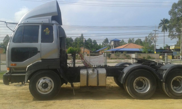 ขายสิบล้อหัวลาก NISSAN UD เครื่อง PF 290 แรงม้า ขายสิบล้อหัวลาก NISSAN UD เครื่อง PF 290 แรงม้า