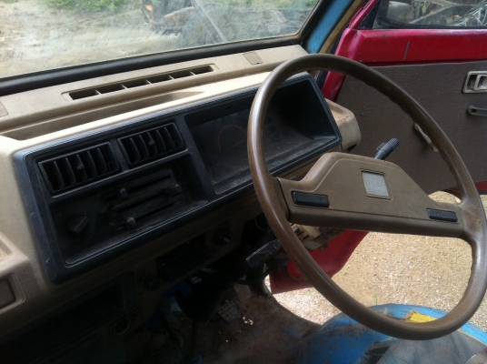 ไดฮัสสุ รุ่นขับ 4x4 เครื่องเกียร์โฟร์ครบ ขาดคาร์บู