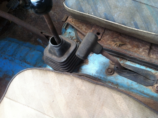 ไดฮัสสุ รุ่นขับ 4x4 เครื่องเกียร์โฟร์ครบ ขาดคาร์บู