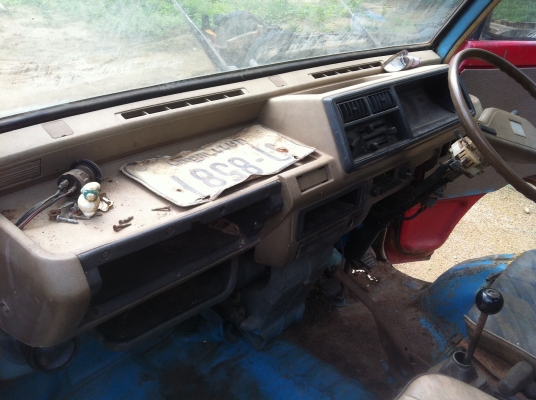 ไดฮัสสุ รุ่นขับ 4x4 เครื่องเกียร์โฟร์ครบ ขาดคาร์บู