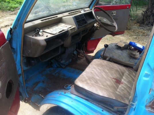 ไดฮัสสุ รุ่นขับ 4x4 เครื่องเกียร์โฟร์ครบ ขาดคาร์บู