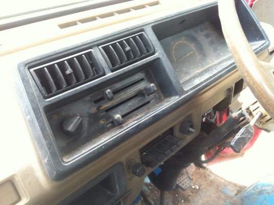 ไดฮัสสุ รุ่นขับ 4x4 เครื่องเกียร์โฟร์ครบ ขาดคาร์บู