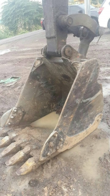 ขาย KOMATSU PC 100 L-1 สภาพสวยพร้อมใช้ ราคาต่อรองได้ ติดต่อได้ที่คุณ อ๊อฟ พิจิตร 086-737-9991