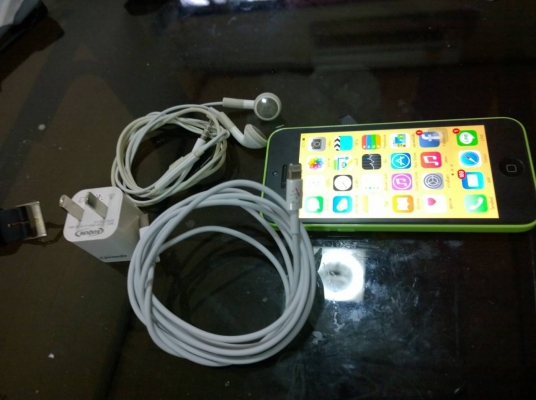 i phone 5c 16gb 7900.-