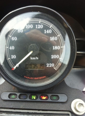 ฝากหน่อยครับ. sportster 883 2002. สภาพนางฟ้า. พร้อมลุย. เปิด 285,000 เอกสาร อินวอย สพม แท้ 100\% ติดต่อเบอร์โทร และ id line 0849300148