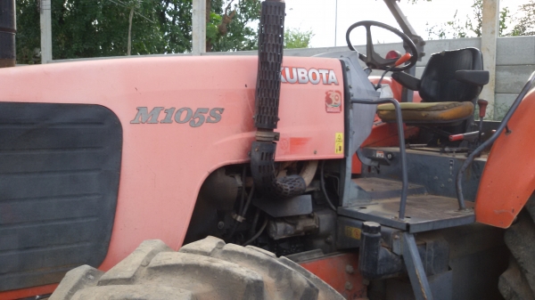 คูโบต้า M 105s พร้อมใบมีดหน้า  มือสองถูกม๊าก มาก  ราคา 550000 บาท