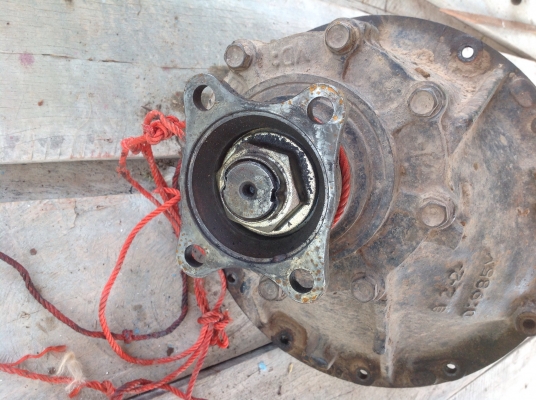 ขายเฟืองท้ายลูกกลาง11:39 พร้อมเพลากลางติดมากับรถเดก้า195 นอกแท้