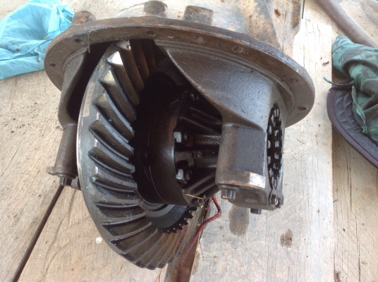 ขายเฟืองท้ายลูกกลาง11:39 พร้อมเพลากลางติดมากับรถเดก้า195 นอกแท้