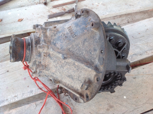 ขายเฟืองท้ายลูกกลาง11:39 พร้อมเพลากลางติดมากับรถเดก้า195 นอกแท้